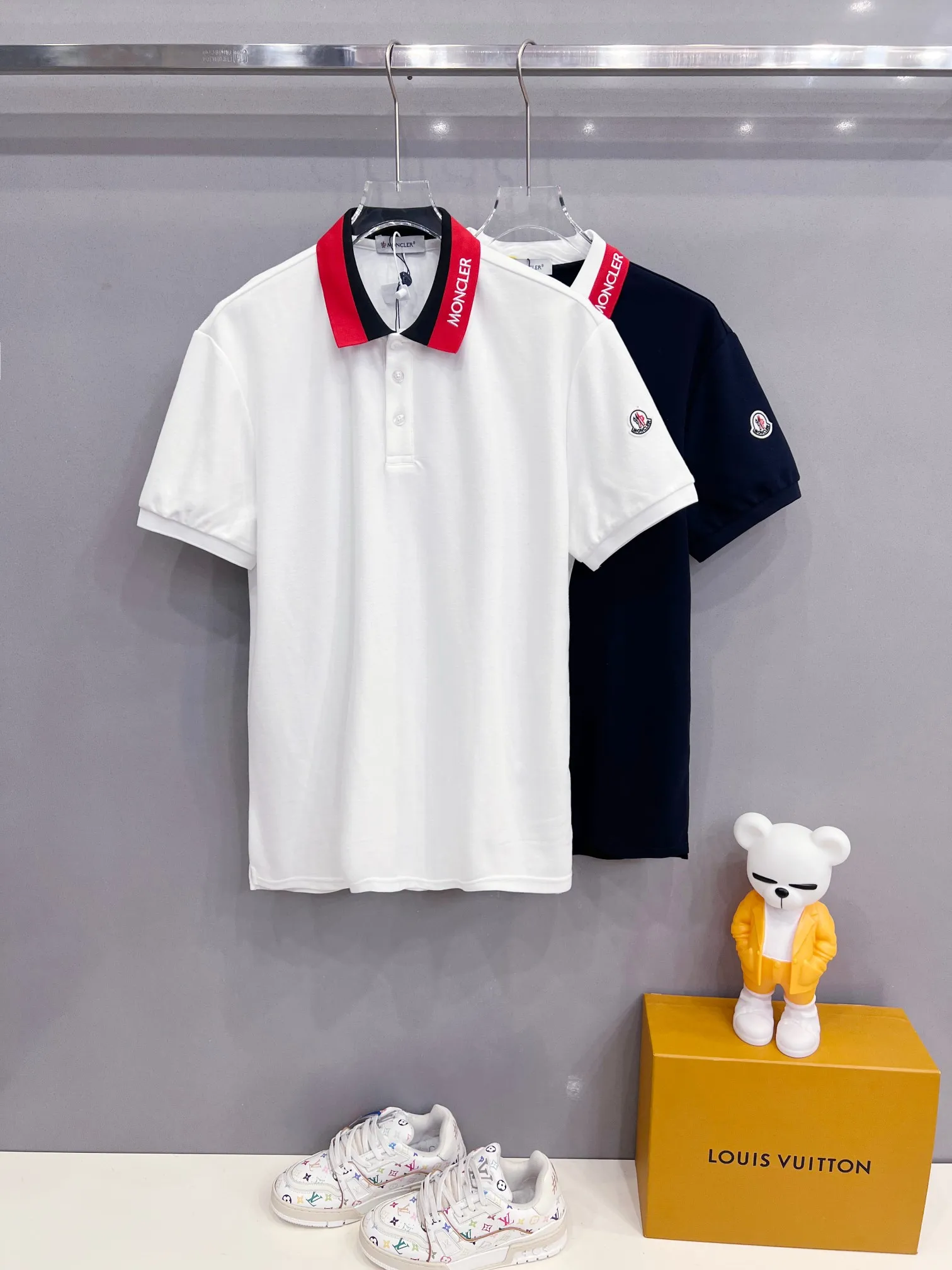 MONCLER New Arrival logo polo ： ， ， Breathable 。 ， ， ， Wear-Resistant ， 。 ： 。 ， logo ， ， Classic logo ， ：m 302 ：Blue White Sizes：S M L XL